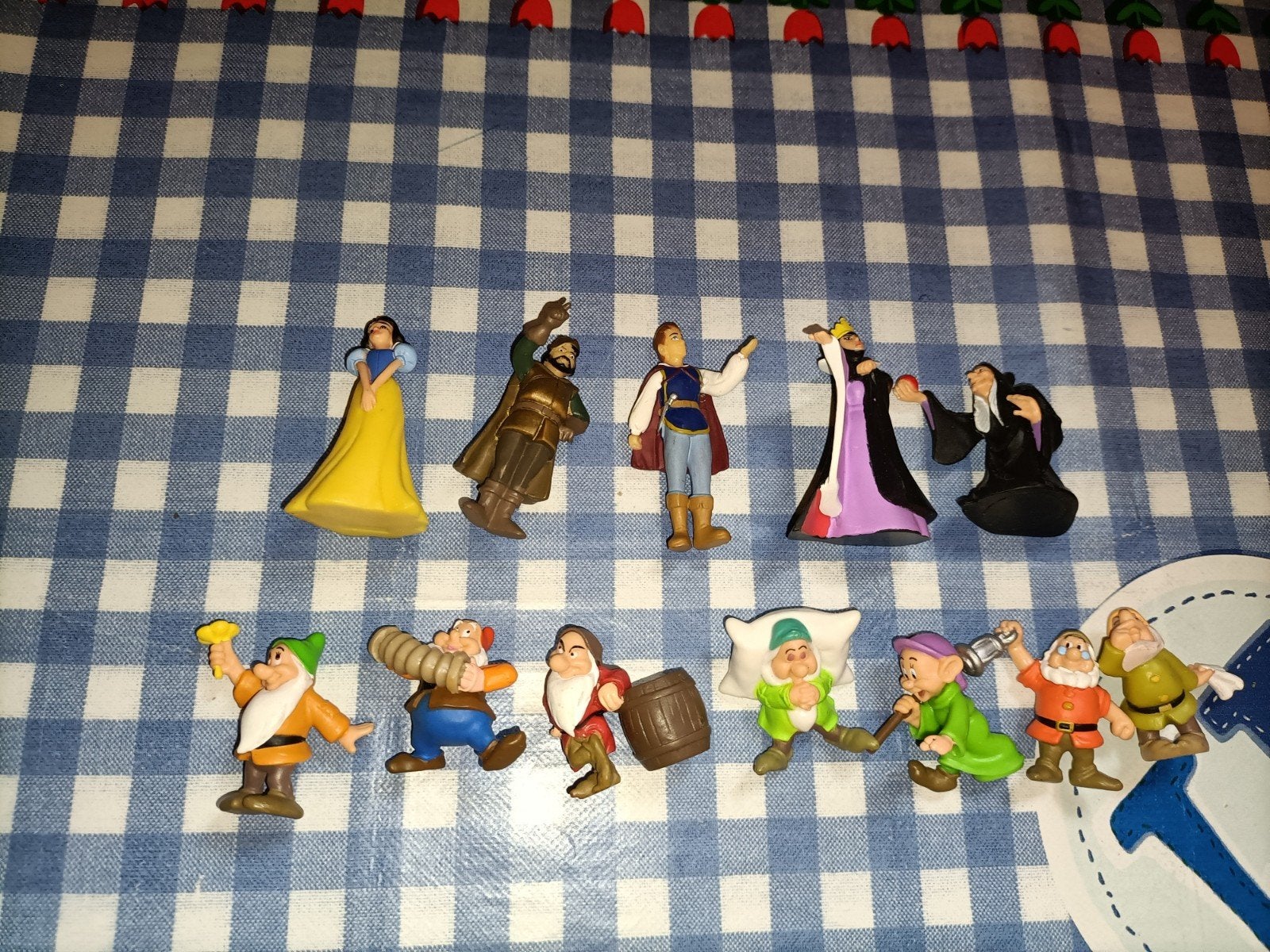 Sneeuwwitje en de 7 dwergen poppetjes complete set, Verzamelen, Ophalen of Verzenden, Zo goed als nieuw