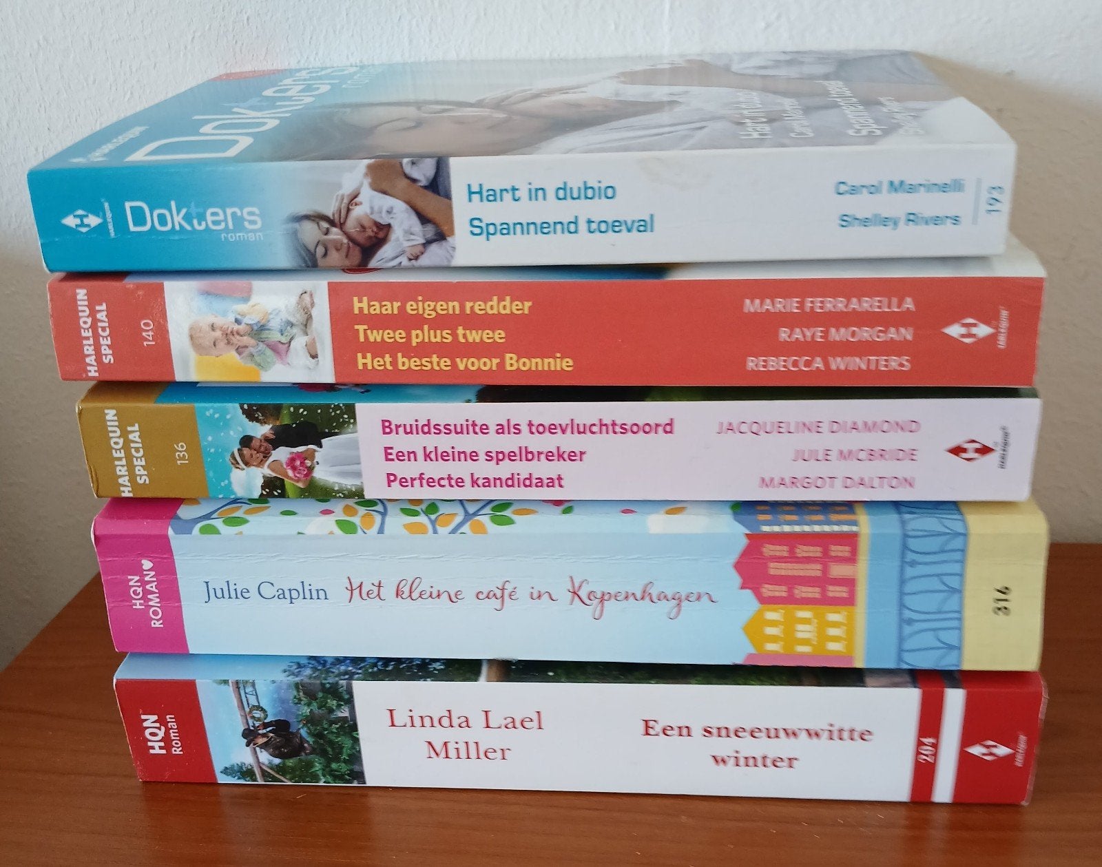 Romantische boekenpakket: 5 Harlequin en HQN romans, Ophalen of Verzenden, Gelezen, Diverse auteurs, Nederland