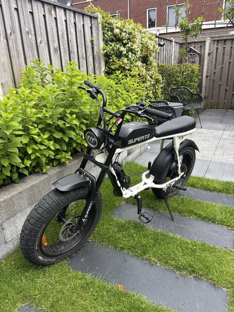 Witte super73 S3 + slot + inklapbare voetensteuntjes, Fietsen en Brommers, Fietsonderdelen, Ophalen, Overige typen, Zo goed als nieuw