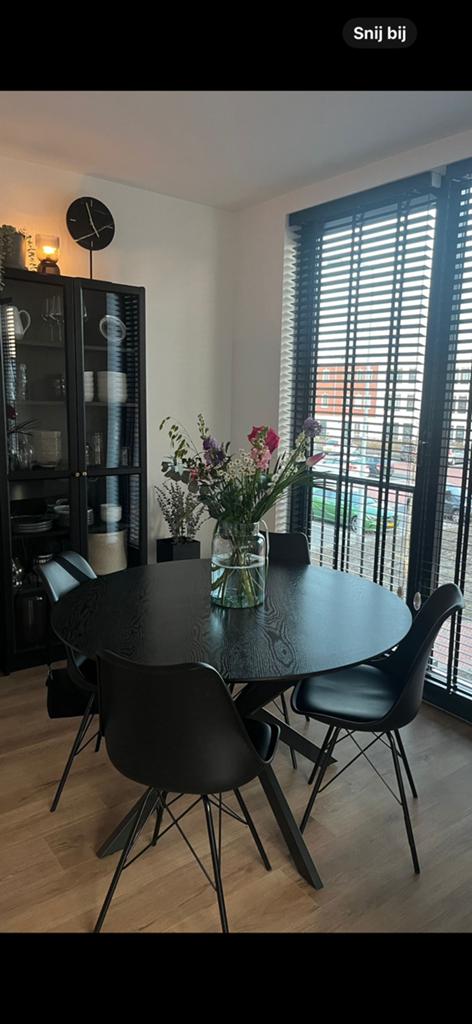 Eettafel met 4 stoelen Jysk (moet weg) 1 jaar oud, Ophalen of Verzenden, Zo goed als nieuw, Rond, 100 tot 150 cm