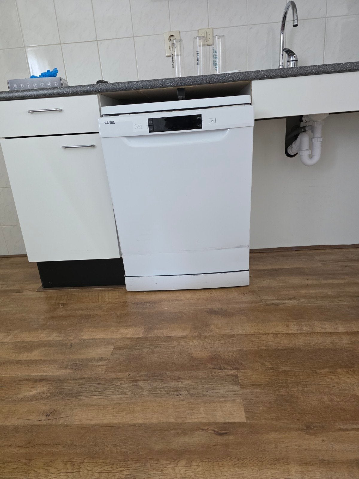 Afwasmachine Etna VVW242CWIT - beschadigd, nog geen jaar oud, Ophalen, Gebruikt, Vrijstaand, 60 cm of meer