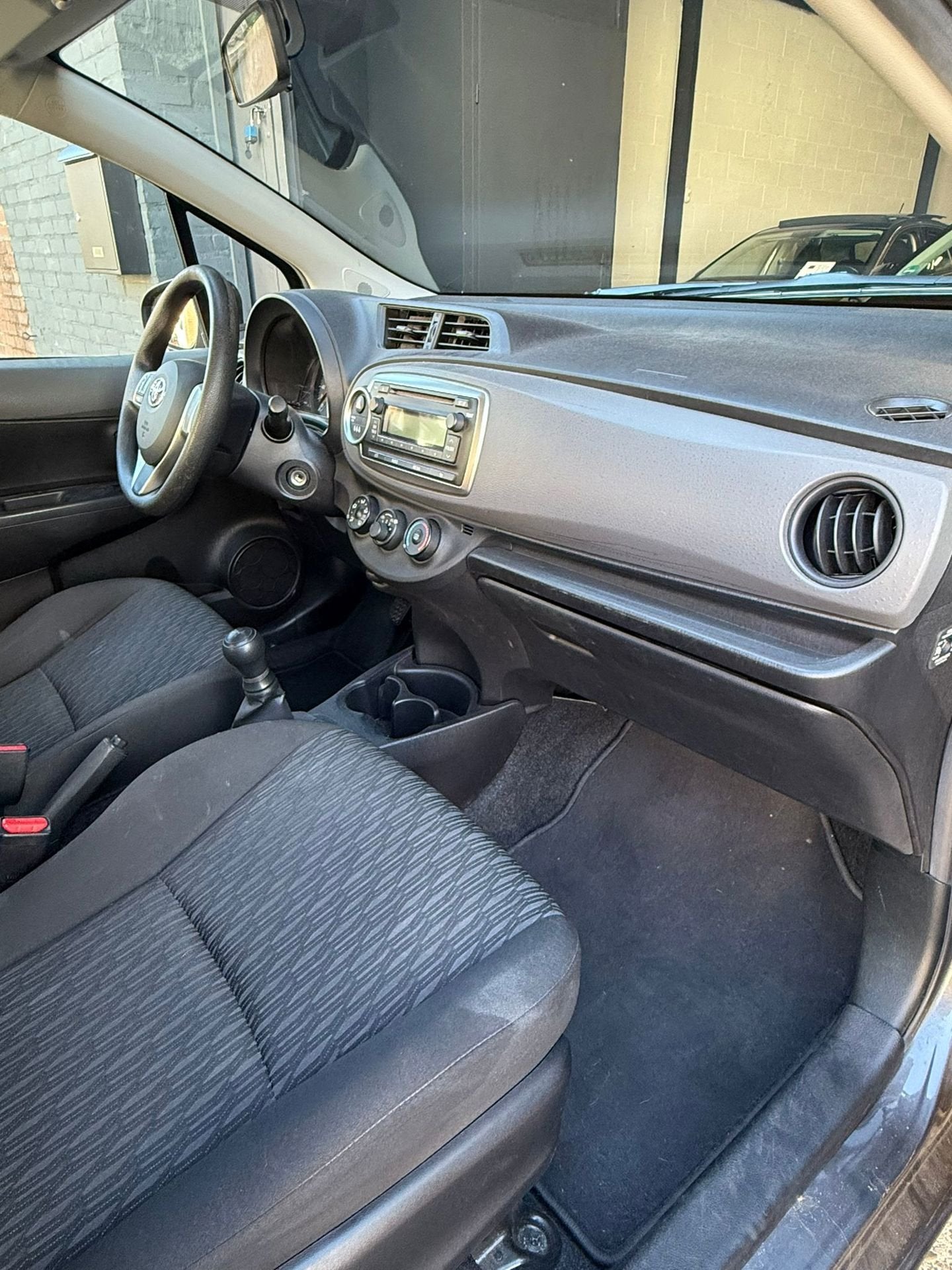 Foto 12 van Toyota Yaris 1.0 VVT-i Dealeronderh | Elektrische Ramen 2011