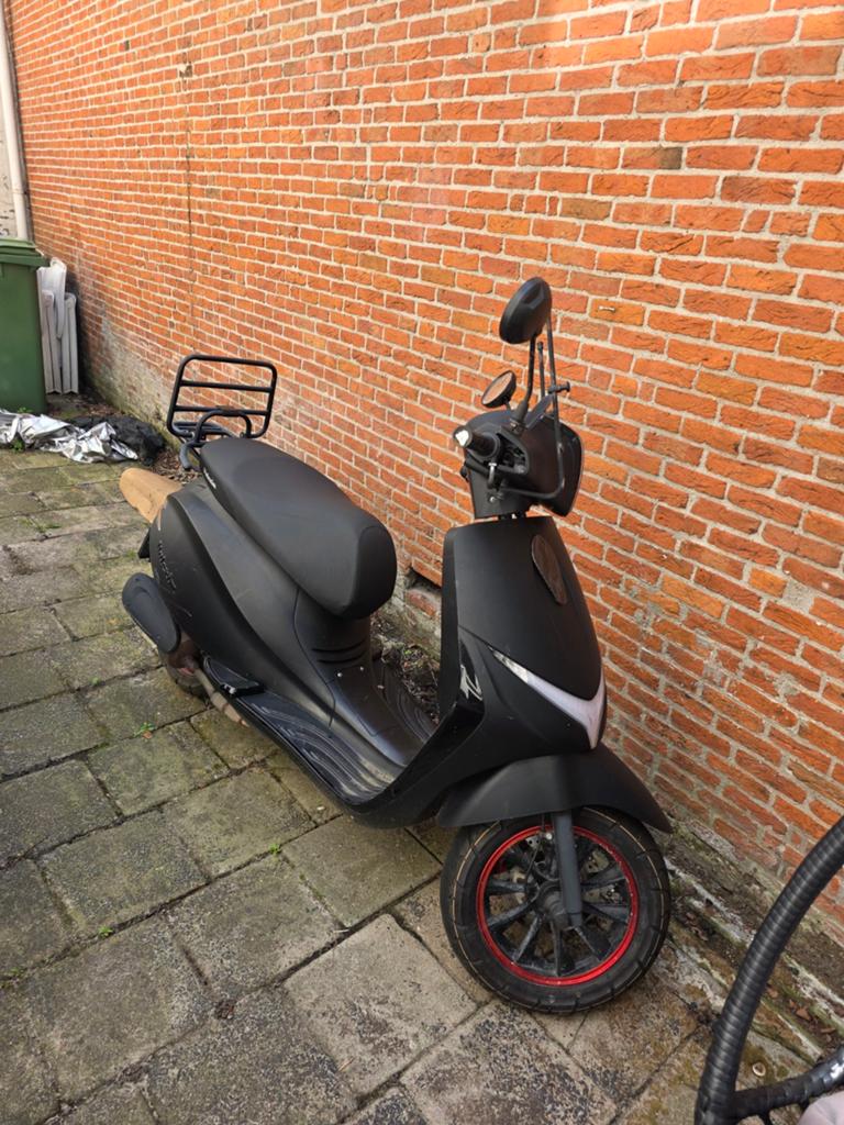Valexim scooter, 2 helmen en ART3 slot. Garantie tot 07/26, La Souris Valexim, Gebruikt, Maximaal 45 km/u, Ophalen of Verzenden