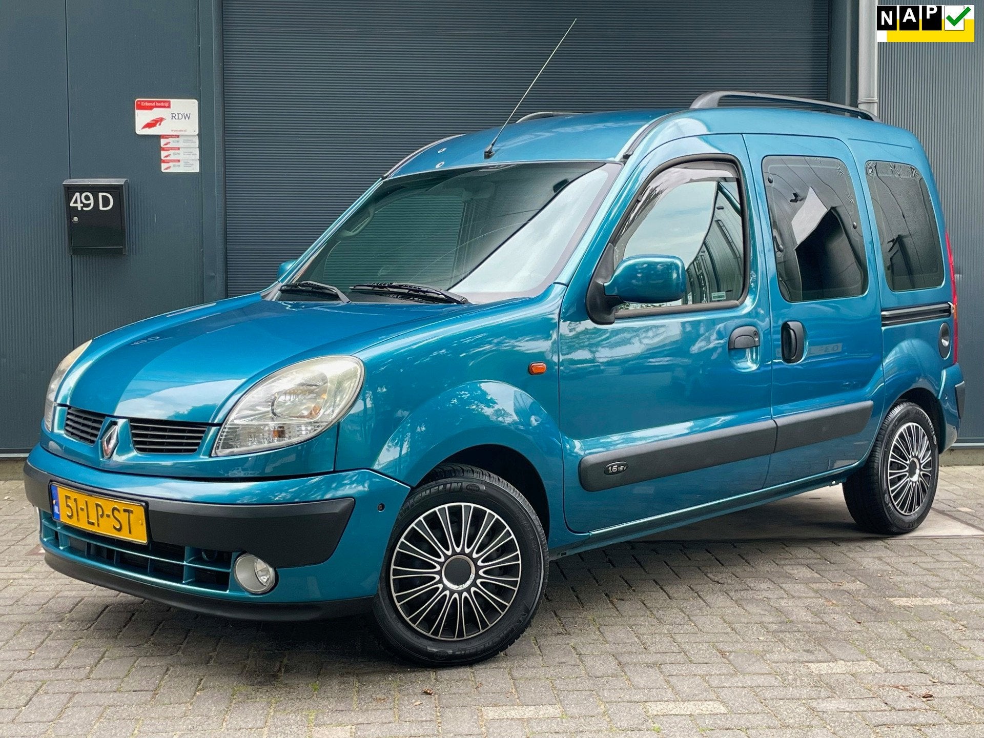 Renault Kangoo 1.6-16V Privilège NAP AIRCO NIEUWE DISTRIBUT, Auto's, Stof, Gebruikt, Blauw, Metallic lak