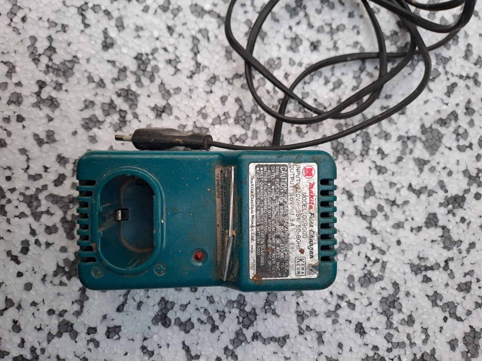 Makita accu lader 9,6V 1,2A, Ophalen of Verzenden, Gebruikt, Boor- en Schroefmachine