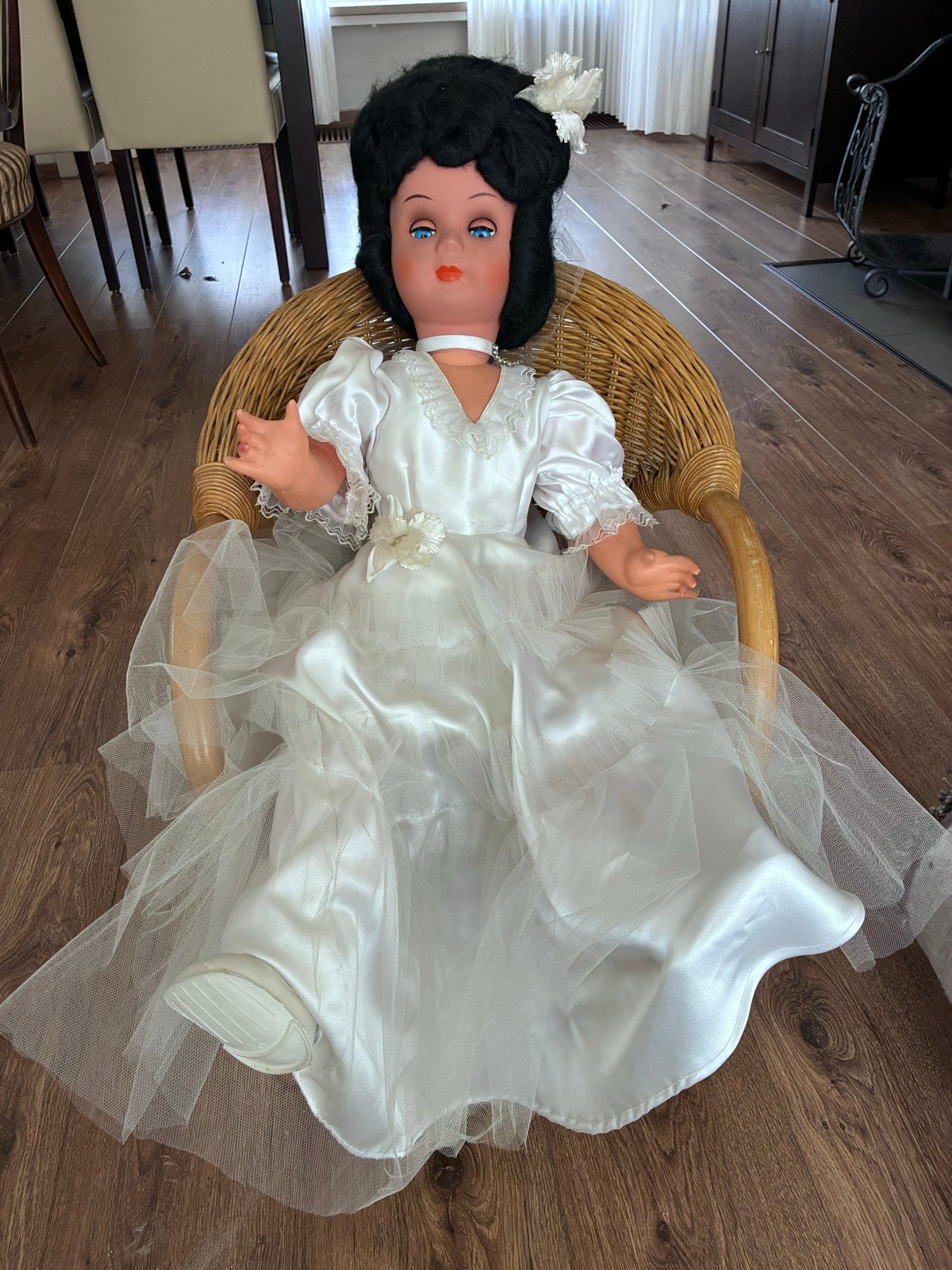 Grote vintage pop in prachtige witte jurk, Verzamelen, Ophalen, Gebruikt, Pop