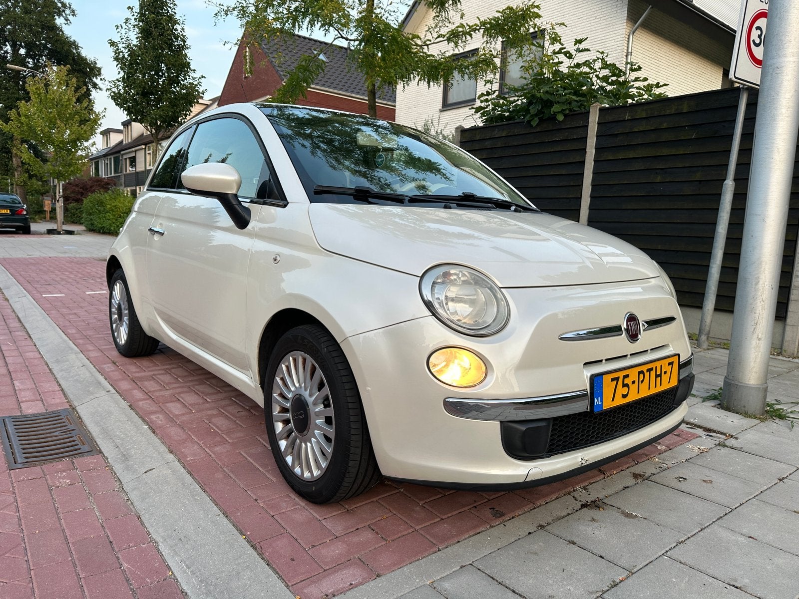 Fiat 500 1.2 69pk 2011 Pano nieuwe APK, Auto's, Stof, 4 cilinders, 840 kg, Wit