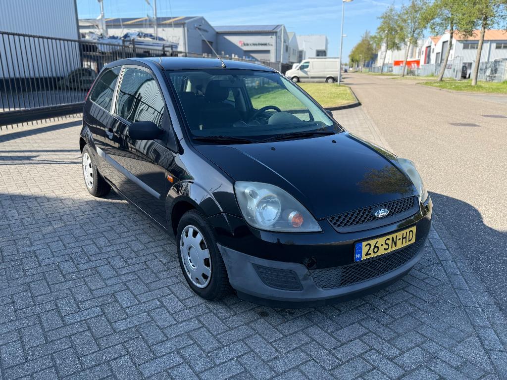 Ford Fiesta 1.3-8V Champion | 2006 | Airco | NAP, Voorwielaandrijving, 1299 cc, Stof, Zwart