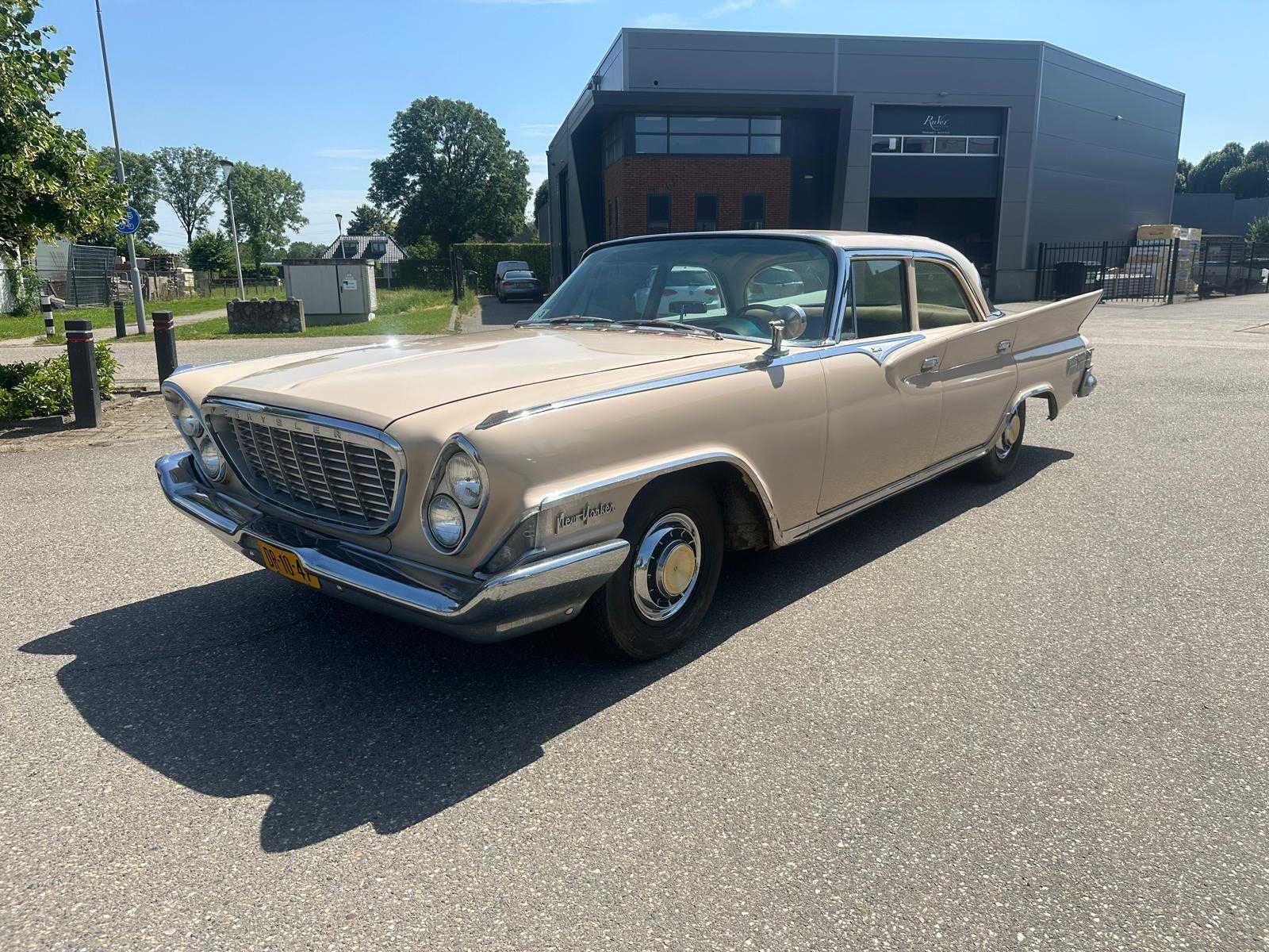chrysler - NEW YORKER 1961 - Oldtimer, Auto's, Oldtimers, Overige carrosserieën, Bruin, Chrysler, Bedrijf