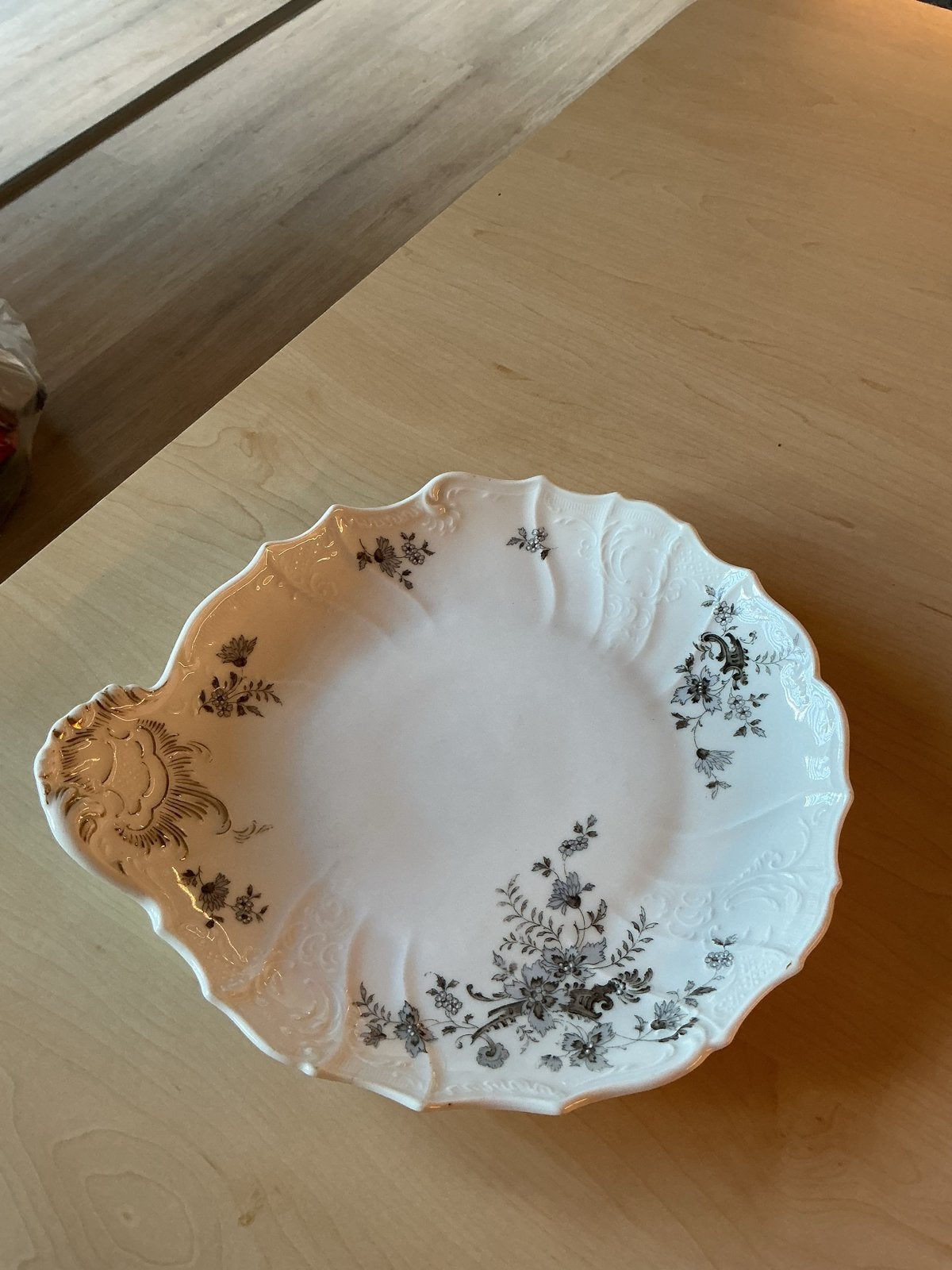 Antieke porseleinen schaal met bloemmotief, Ophalen of Verzenden