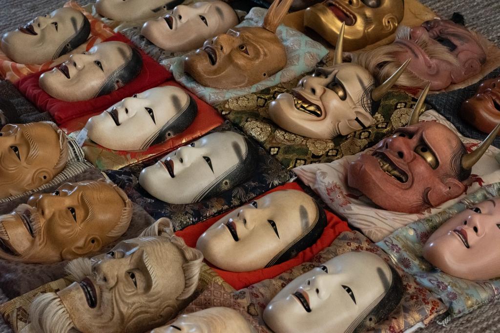 Japanse Noh maskers / Noh masks -- Privéverzameling, Ophalen of Verzenden