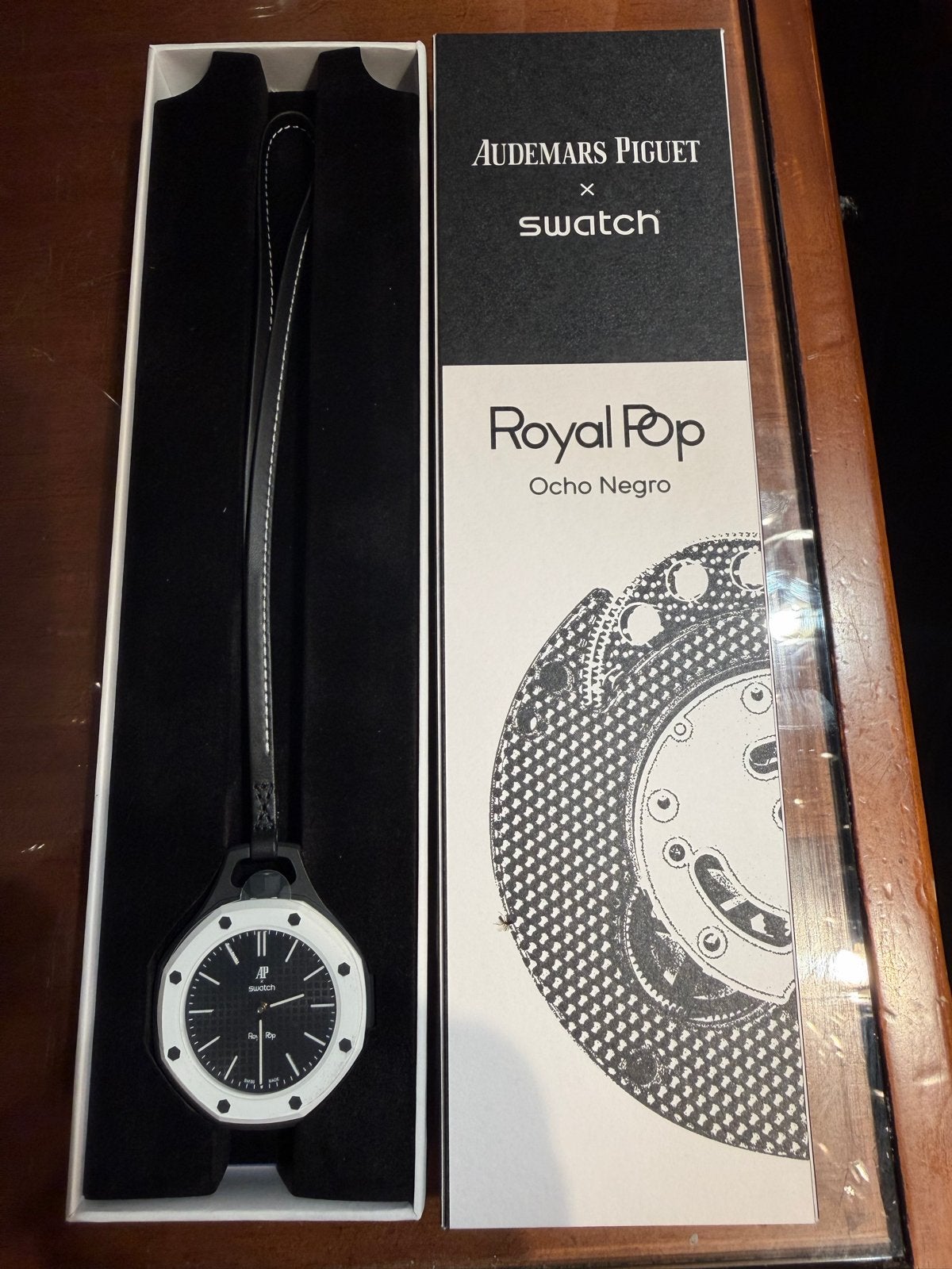 Swatch x Audemars Piguet Royal Pop Ocho Negro Nieuw compleet, Sieraden, Tassen en Uiterlijk, Horloges | Heren, Nieuw, Ophalen of Verzenden