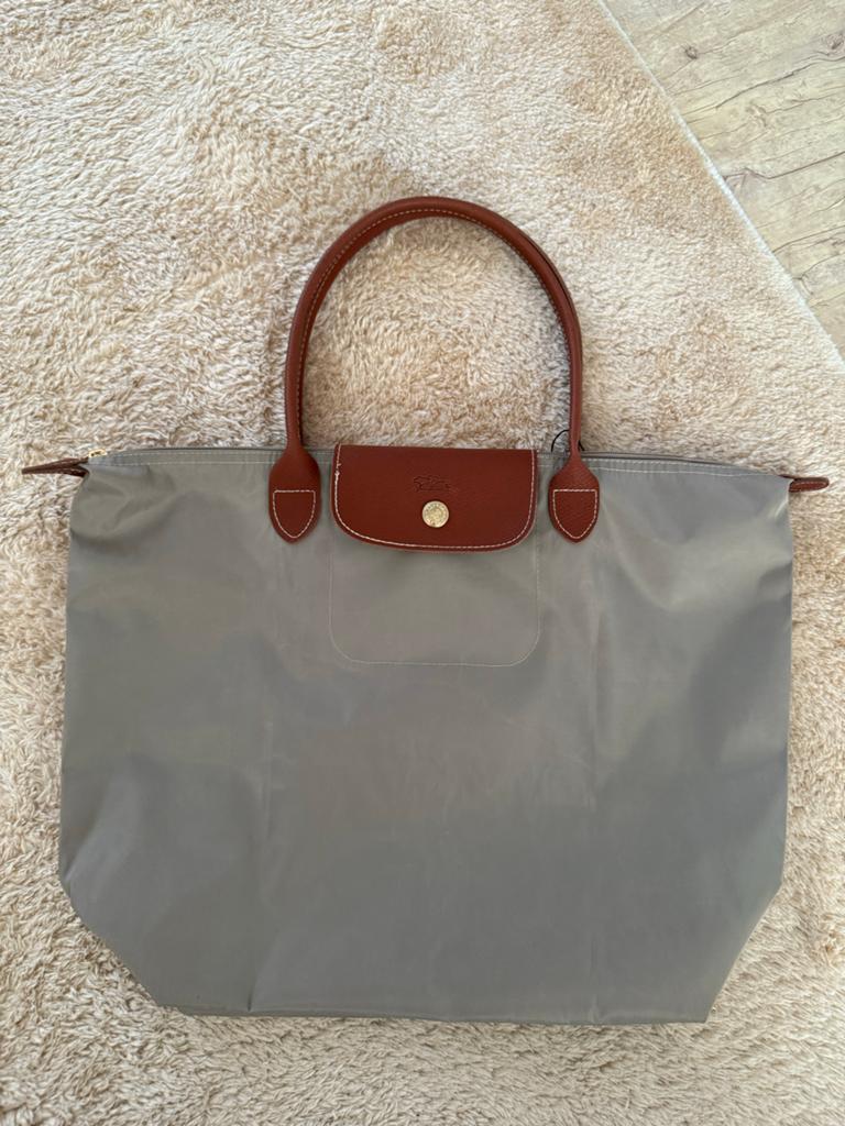 Longchamp Le Pliage schoudertas M, Ophalen of Verzenden, Zo goed als nieuw, Grijs, Handtas