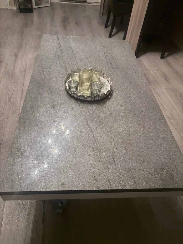 Moderne salontafel met steenlook blad, Ophalen, Overige materialen, 100 tot 150 cm, 50 tot 100 cm