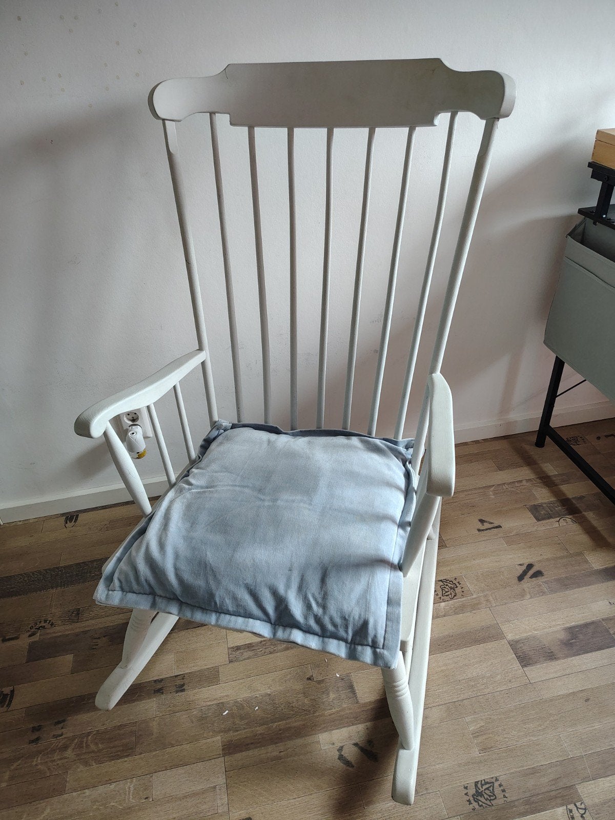 Witte schommelstoel, comfortabel en stijlvol, Huis en Inrichting, Stoelen, Ophalen, Gebruikt, Wit, Eén