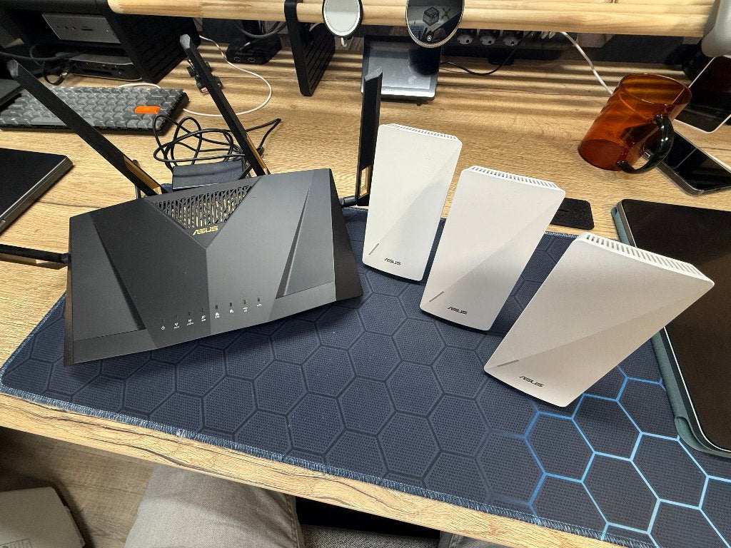 ASUS AX6000 Router (RT-AX88U Pro) met 3x RP-AX58 Extenders, Ophalen of Verzenden, Zo goed als nieuw, Router, Asus