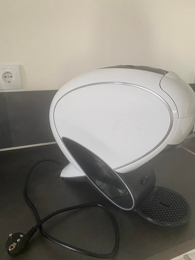 Dolce gusto neo latte en Nescafe, Witgoed en Apparatuur, Koffiezetapparaten, Ophalen, Koffiemachine, Zo goed als nieuw, 4 tot 10 kopjes