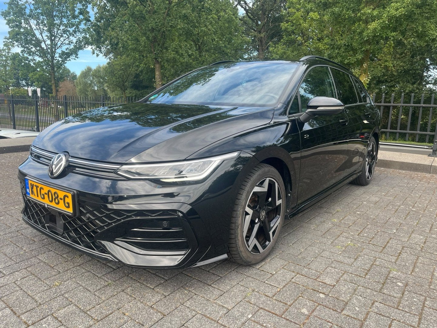 Volkswagen Golf Variant 1.5 TSI R-Line | Camera | Carplay |, Auto's, Volkswagen, Voorwielaandrijving, 4 cilinders, Zwart, Leder