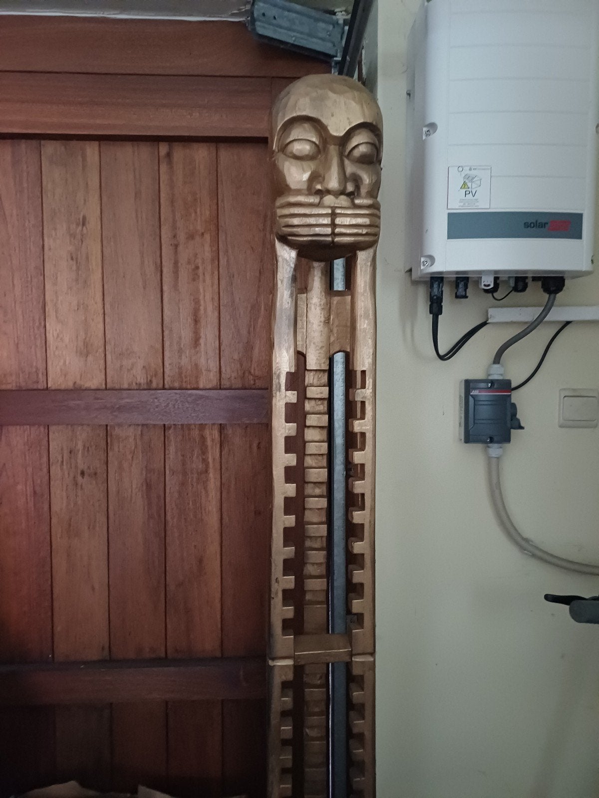 Houten Totempaal cd rek, Antiek en Kunst, Kunst | Beelden en Houtsnijwerken, Overige onderwerpen, Handgemaakt, Meer dan 2 meter