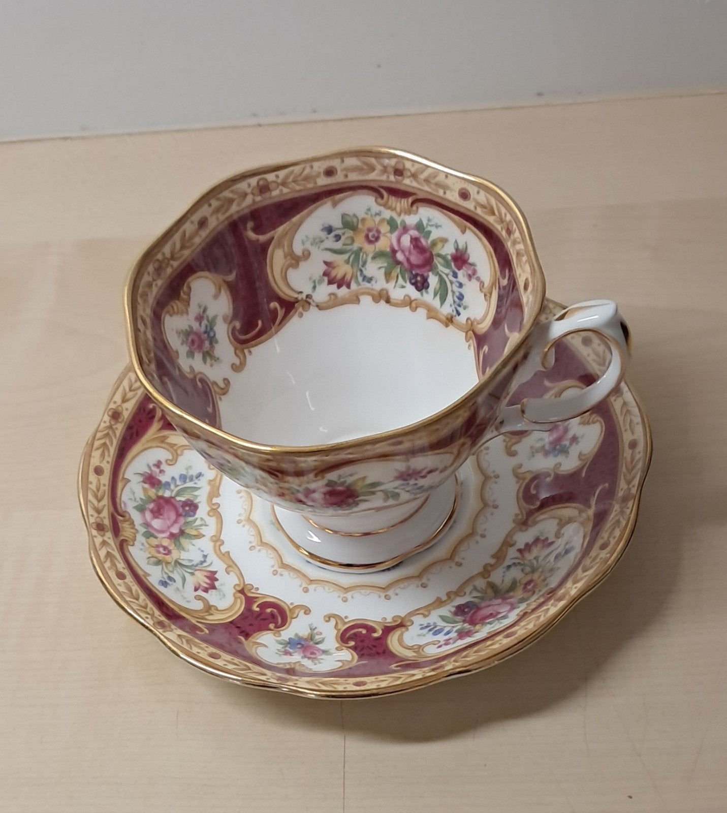 Royal Albert Lady Hamilton Theekop en Schotel, Ophalen of Verzenden