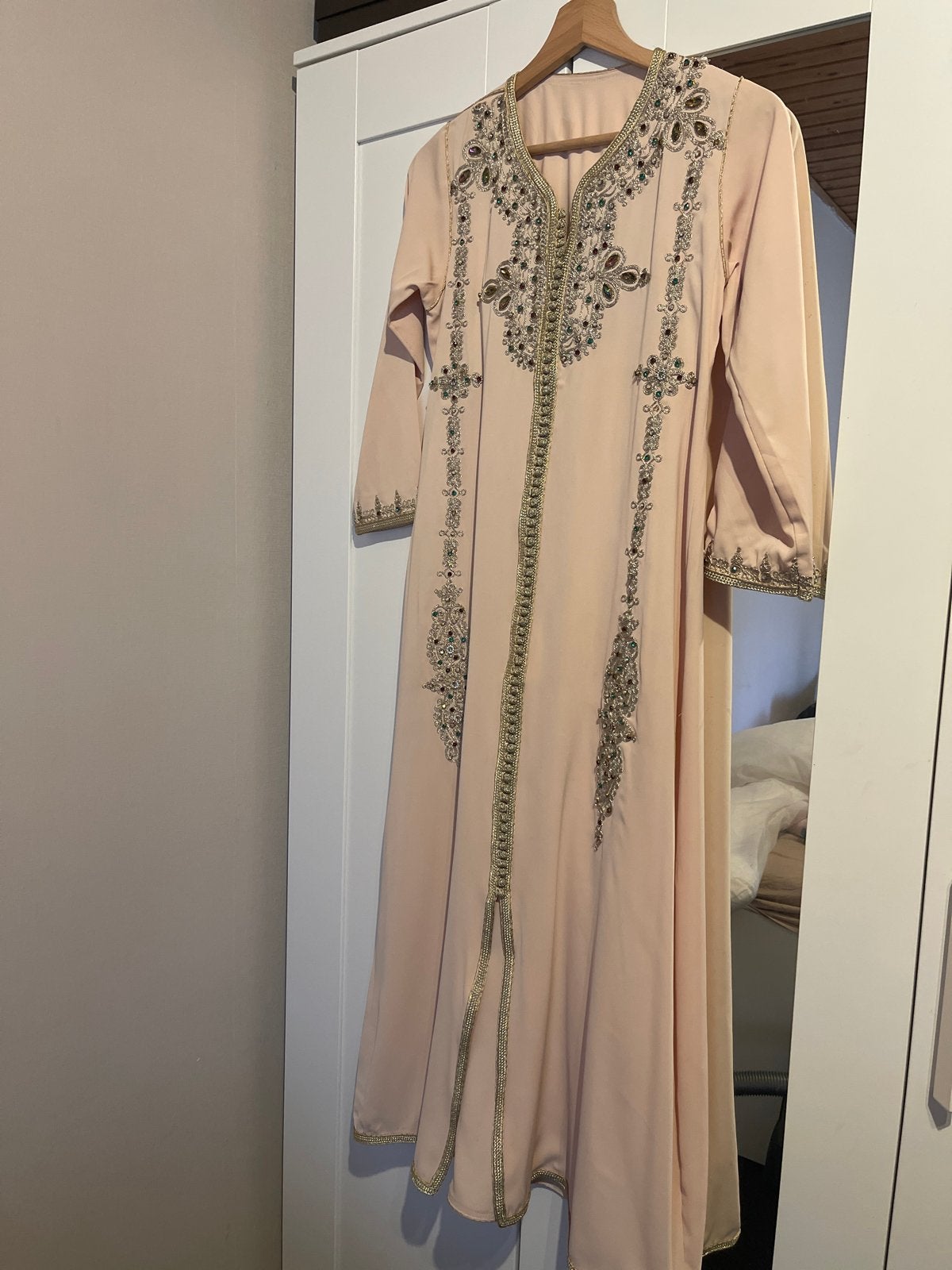 Elegante Roze Kaftan met Gouden Borduurwerk, Ophalen, Overige typen, Zo goed als nieuw, Roze