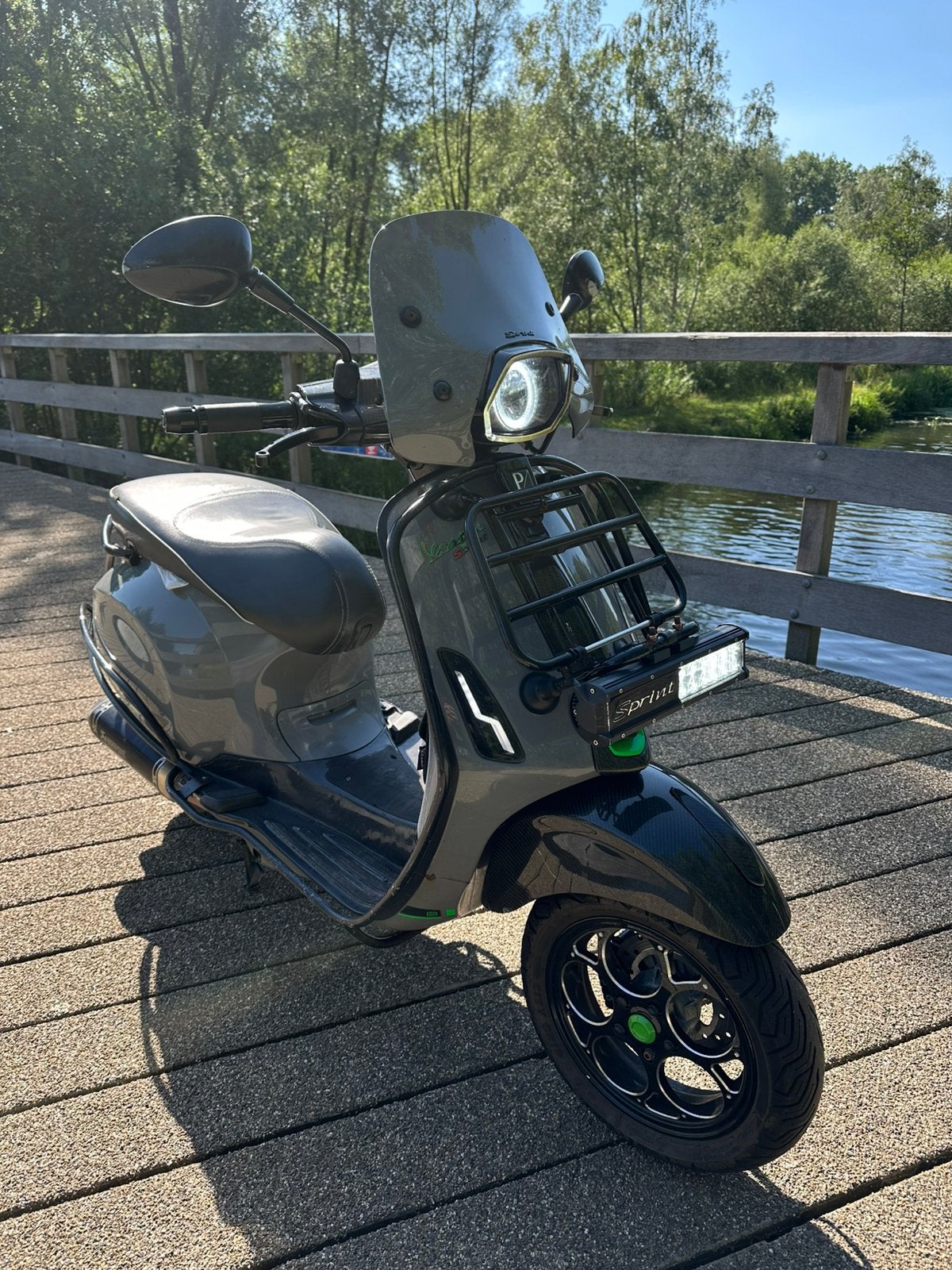 Vespa sprint 80cc full carbon, Ophalen, Overige modellen, Maximaal 45 km/u, Zo goed als nieuw