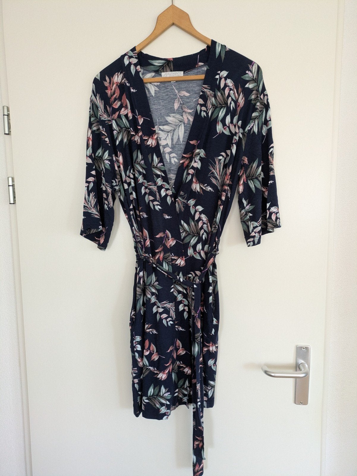 Mooie ochtendjas met bloemenprint, maat M, Ophalen of Verzenden, Zo goed als nieuw
