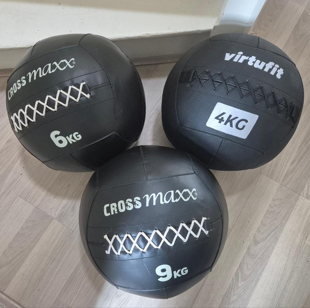 Set wall balls 4, 6 en 9 kg - Zo goed als nieuw, Ophalen, Zo goed als nieuw, Medicijnbal