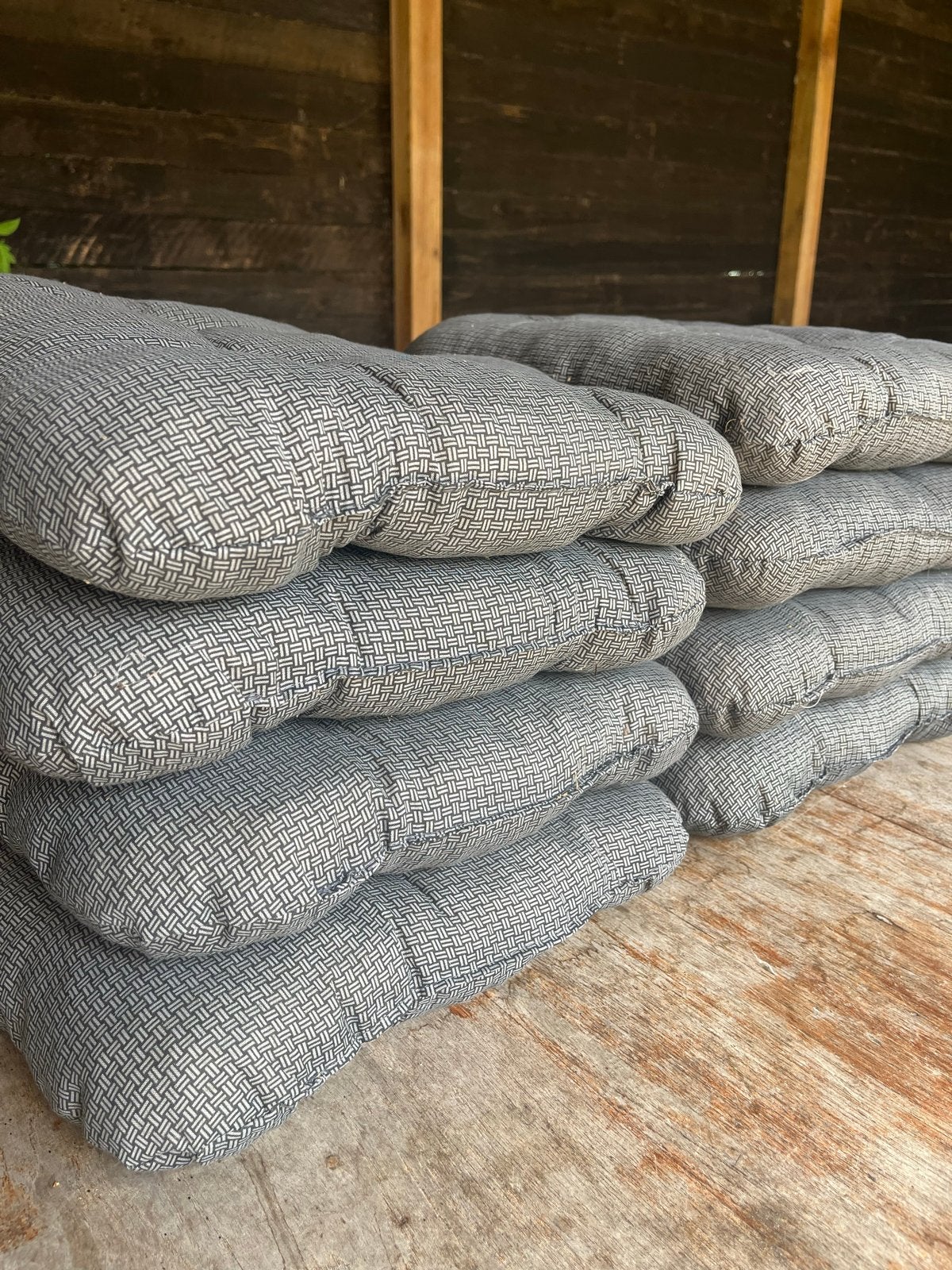 8 Grijze kussens 40x40 voor bankje of picknicktafel, Vierkant, Ophalen of Verzenden, Zo goed als nieuw, Grijs