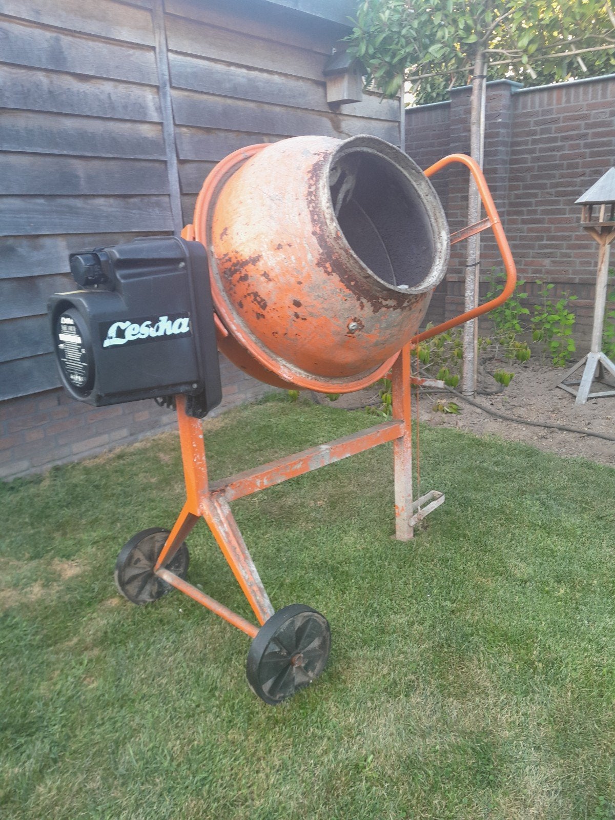 Te koop Lescha SM 145 S betonmolen, Ophalen, Zo goed als nieuw