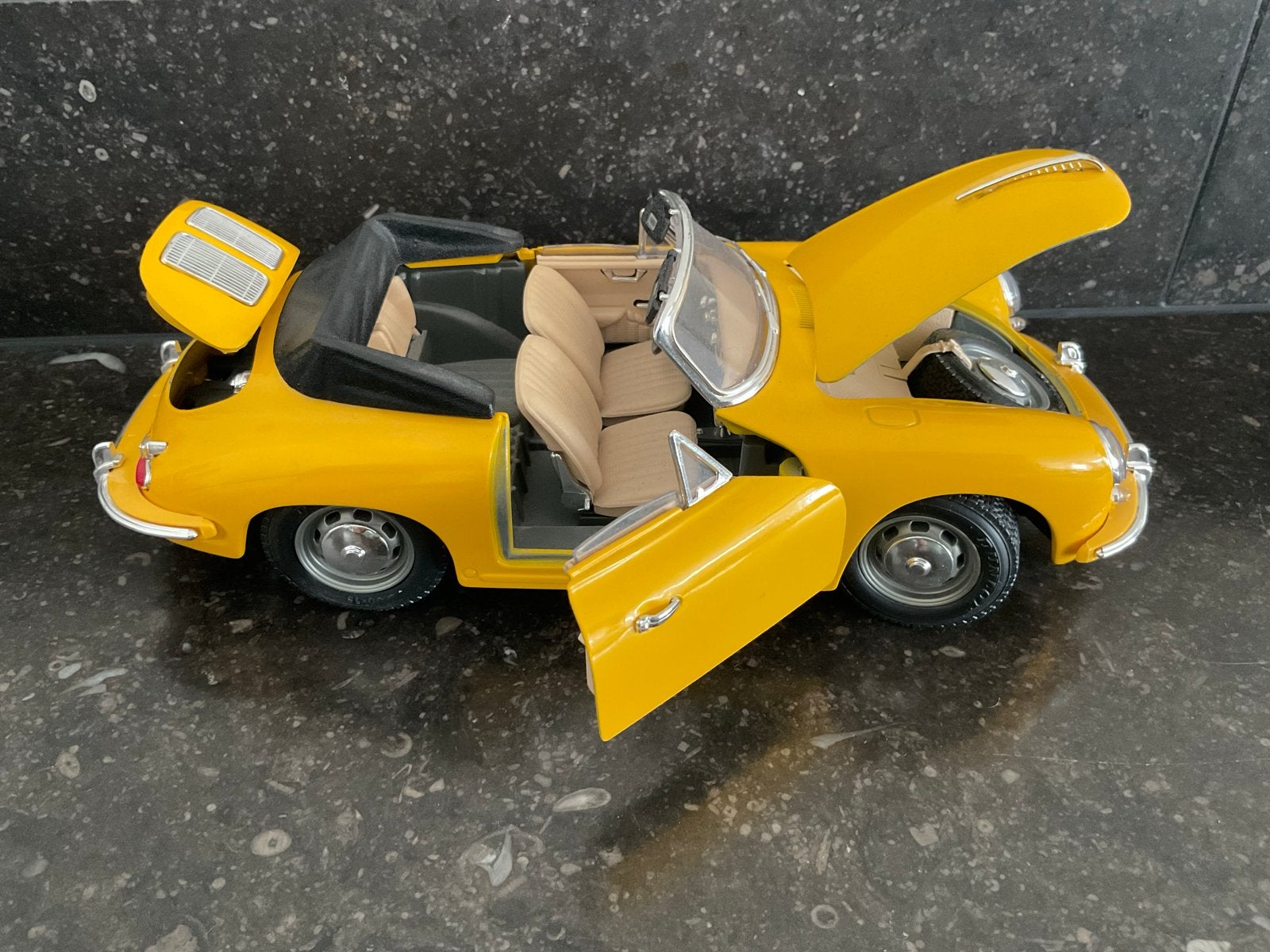 Schaalmodel Porsche 356B Cabrio 1/18 - Burago, Ophalen of Verzenden, Gebruikt, Auto, Bburago