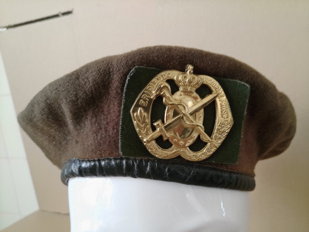 Vintage leger baret Landmacht Geneeskundige Dienst Maat 60, Ophalen of Verzenden