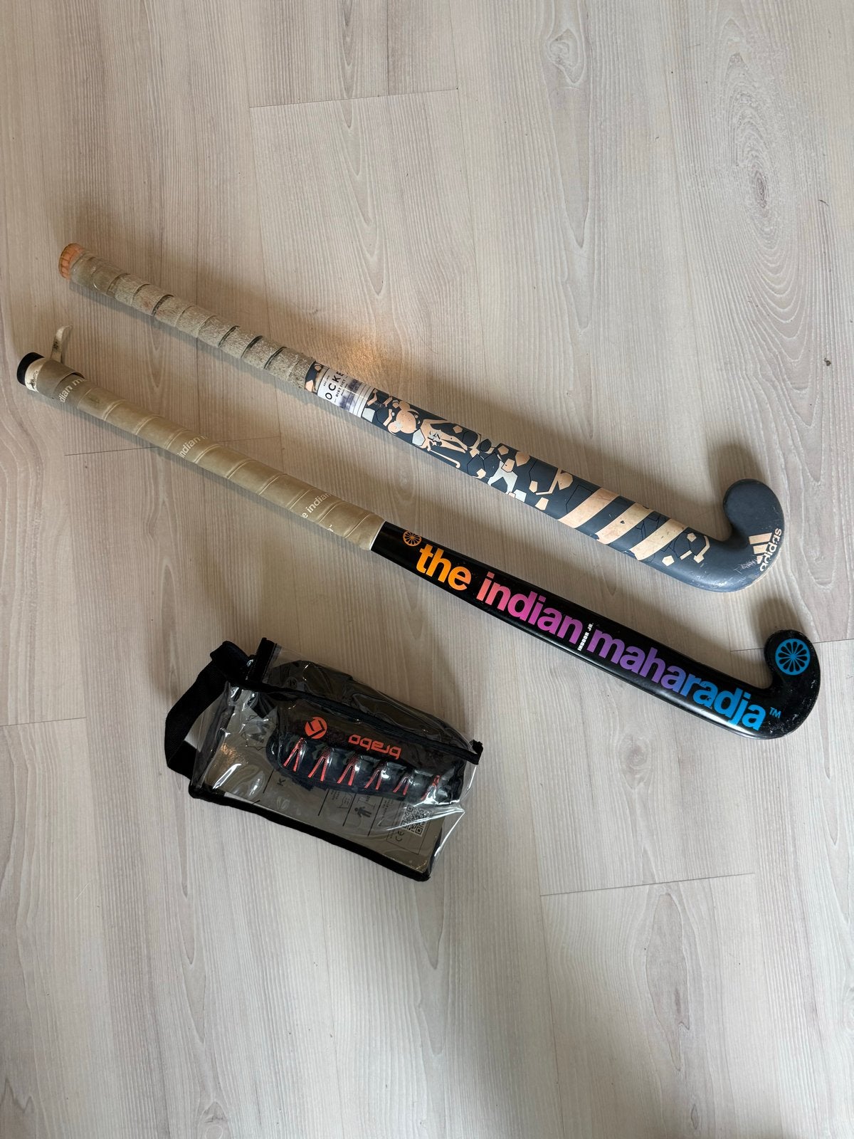 Gratis op te halen: Hockeysticks en Brabo scheenbeschermers, Ophalen of Verzenden, Gebruikt, Stick