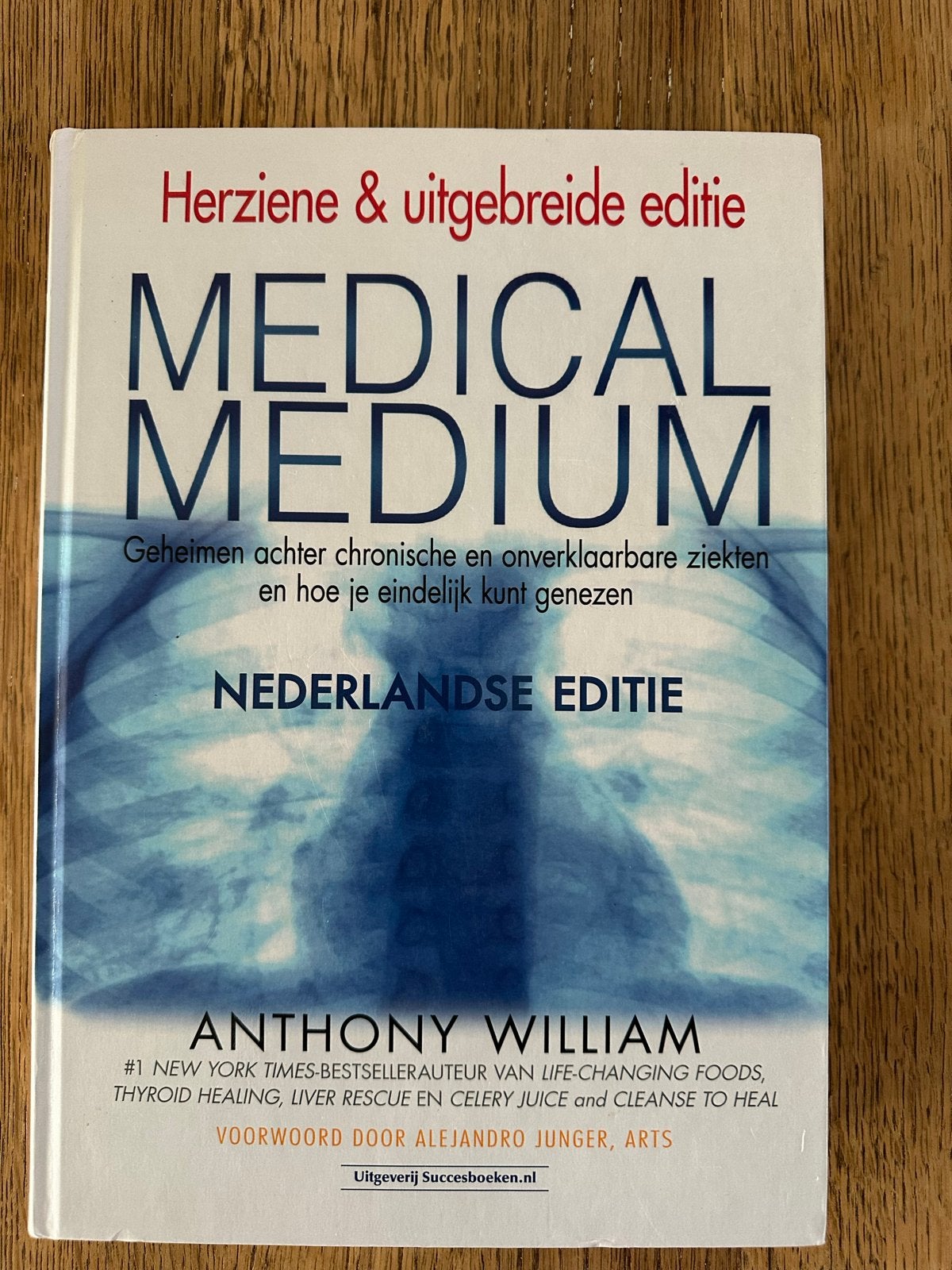 Medical Medium - Herzien & Uitgebreide Editie, Boeken, Ophalen of Verzenden, Zo goed als nieuw, Gezondheid en Conditie