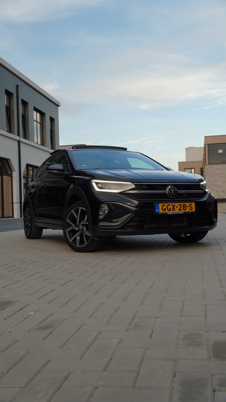Volkswagen Taigo R-Line 1.5 TSI DSG 150 PK | 2022 | Pano |, Auto's, 1498 cc, 4 cilinders, Zwart, 1200 kg