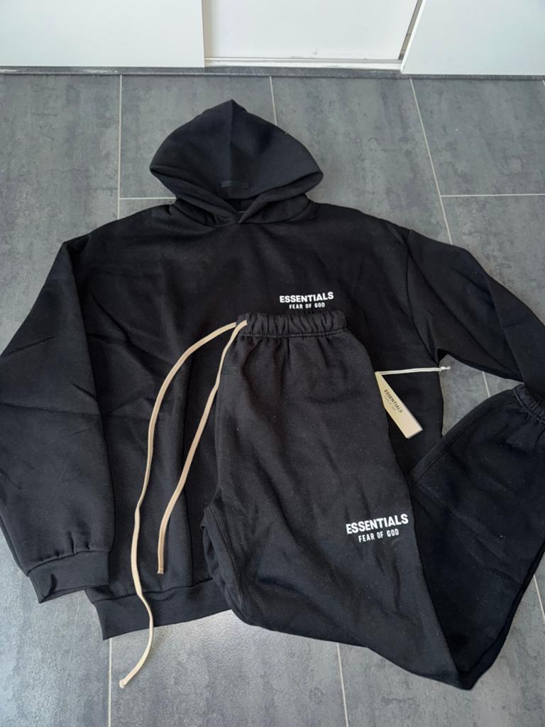 Nieuw: Essentials (Fear Of God) trainingspak Zwart (wit) L, Ophalen of Verzenden, Nieuw, Maat 52/54 (L)