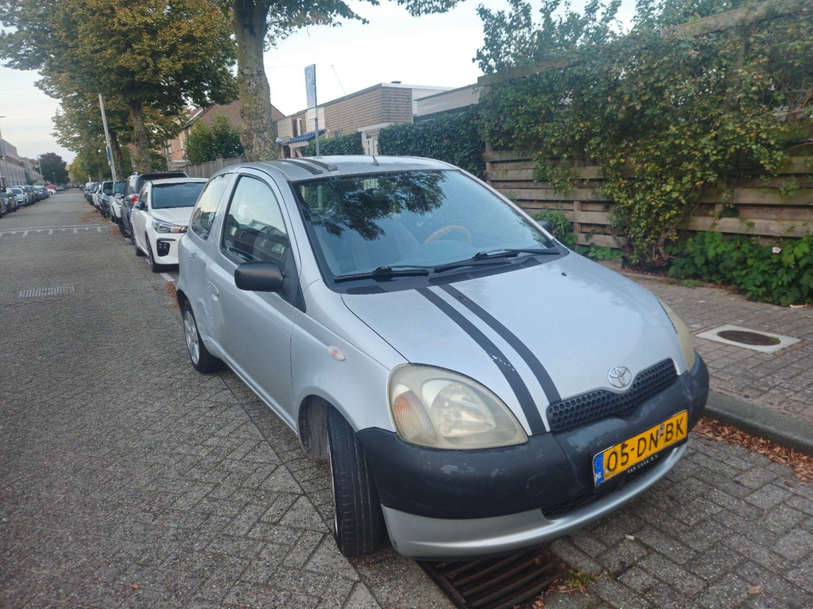 Toyota Yaris 1.0 16V Vvti 3DR 1999 Grijs, Ophalen of Verzenden