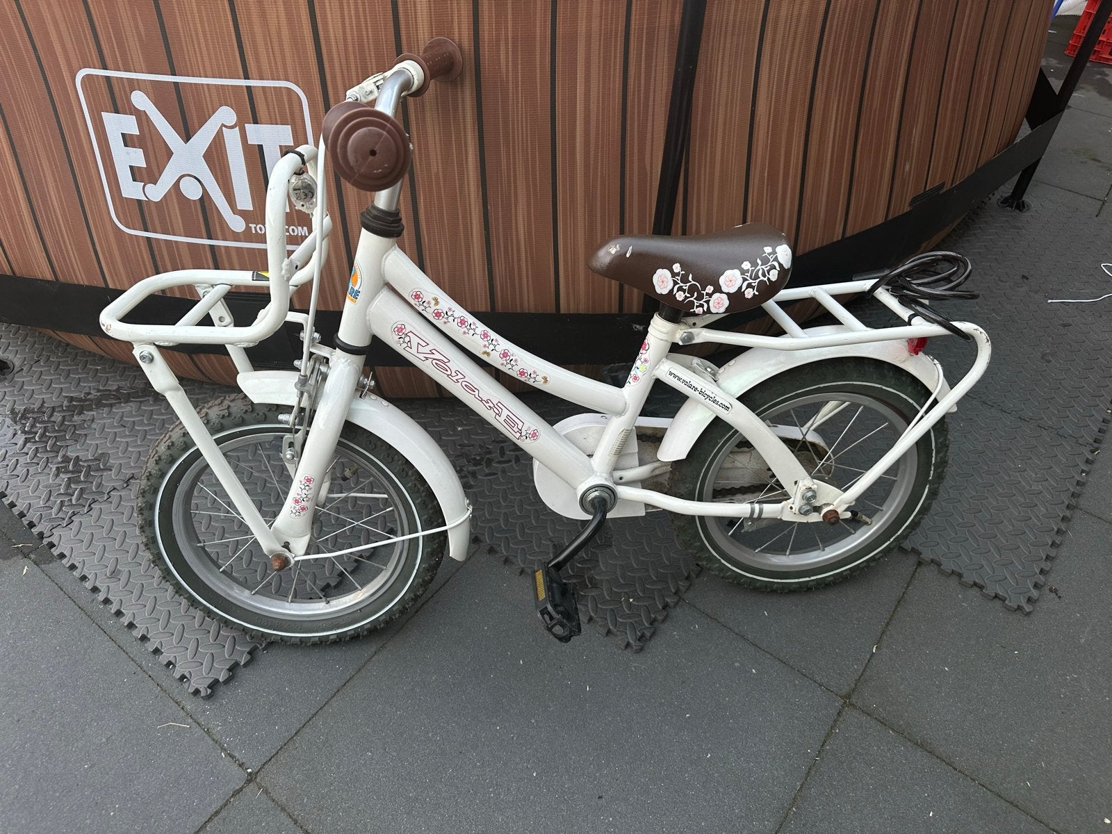 Kinderfiets 14 inch wit met bloemen, Ophalen, Zijwieltjes, Gebruikt, Velgrem