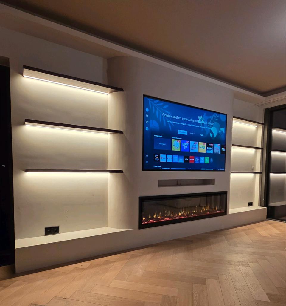 Moderne Cinewall met geïntegreerde sfeerhaard en planken, Overige materialen, 200 cm of meer, Ophalen of Verzenden, Zo goed als nieuw