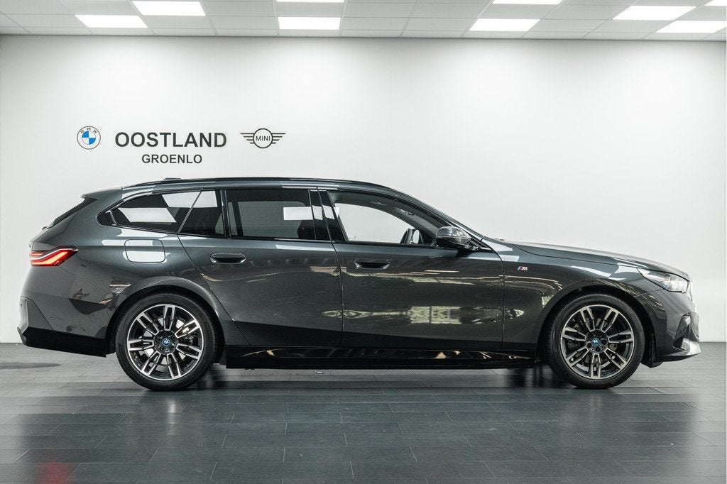 BMW 5 Serie Touring 530e M Sport Automaat / Trekhaak / Panor, Auto's, BMW, Automaat, 1998 cc, Achterwielaandrijving, 4 cilinders