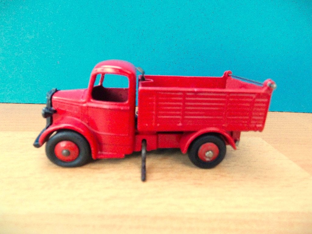 DINKY TOYS 410 BEDFORD END TIPPER TRUCK (2), Ophalen of Verzenden, Gebruikt, Bus of Vrachtwagen, Dinky Toys