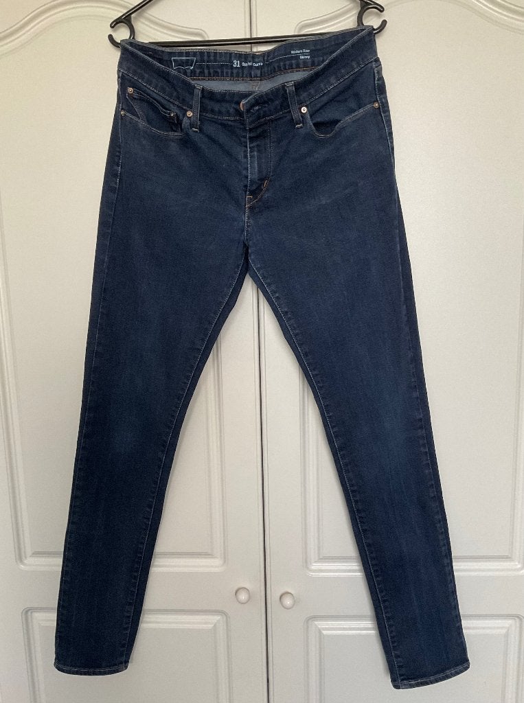 Mooie donkerblauwe skinny LEVI’S spijkerbroek maat 31, Ophalen, Blauw, Zo goed als nieuw, W30 - W32 (confectie 38/40)
