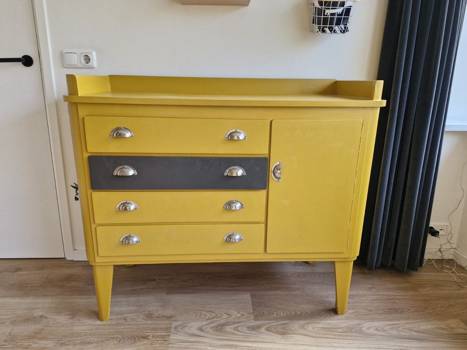 Gele commode, Ophalen, 50 tot 70 cm, 100 cm of meer, 90 tot 105 cm