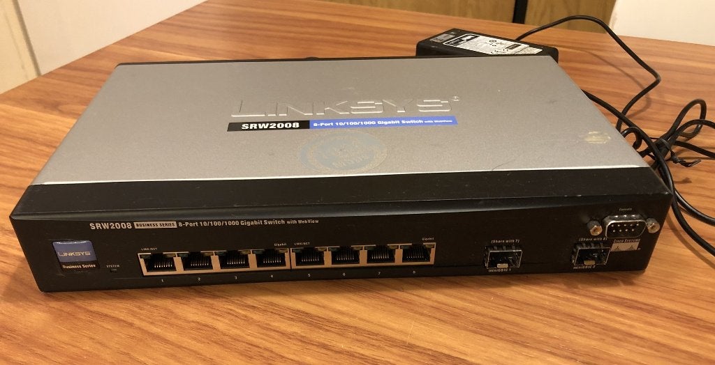 Netwerkswitch Linksys SRW2008 8-port 10/100/1000 Gigabit, Computers en Software, Ophalen of Verzenden, Gebruikt