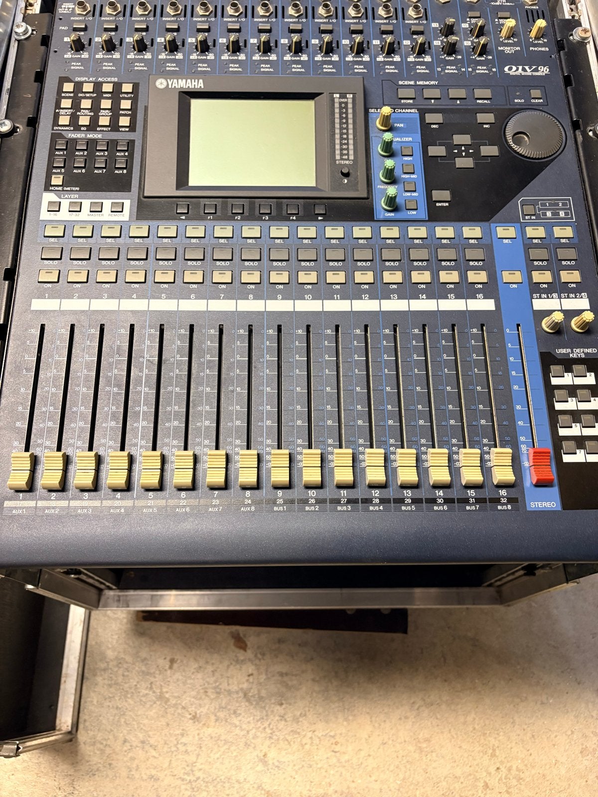 Yamaha O1V96 Digitale Mixer met Flightcase, Muziek en Instrumenten, Ophalen, Gebruikt, 20 kanalen of meer, Microfooningang
