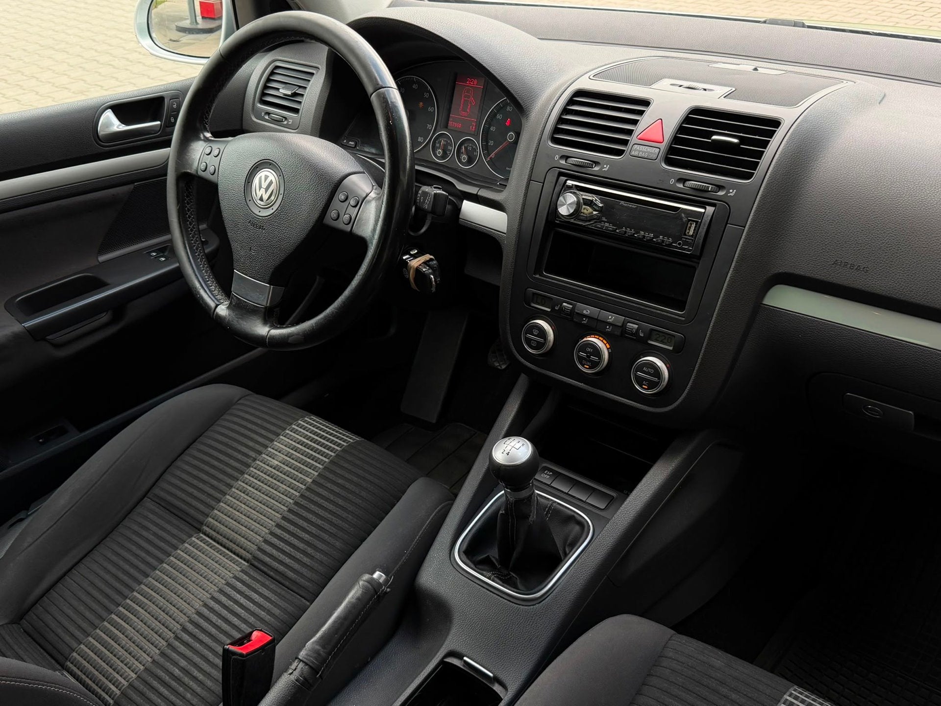 Volkswagen GOLF 1.4 Easyline|3D|airco|vruis controle, Gebruikt, 4 cilinders, 610 kg, Bedrijf