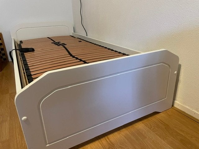 mooi 1 persoons bed met elektrische  bodem, Huis en Inrichting, Slaapkamer | Bedden, Ophalen, 90 cm, Eenpersoons, Wit