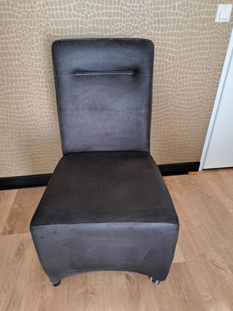 4 x eetkamerstoelen met wieltjes en handgreep, Ophalen, Vier