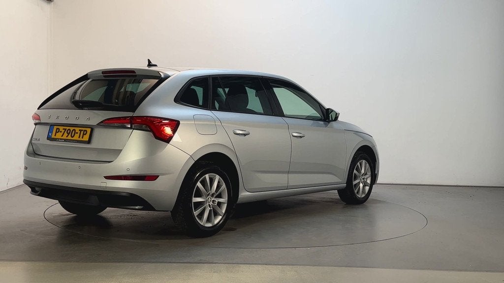 Skoda Scala 1.0 TSI Ambition Parkeersensoren App-Connect DAB, Auto's, Skoda, Met garantie (alle), 610 kg, 49 €/maand, Origineel Nederlands