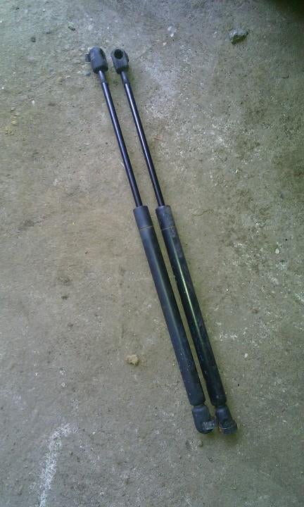 Setje gasveren vd achterklep Megane 2001, Ophalen of Verzenden